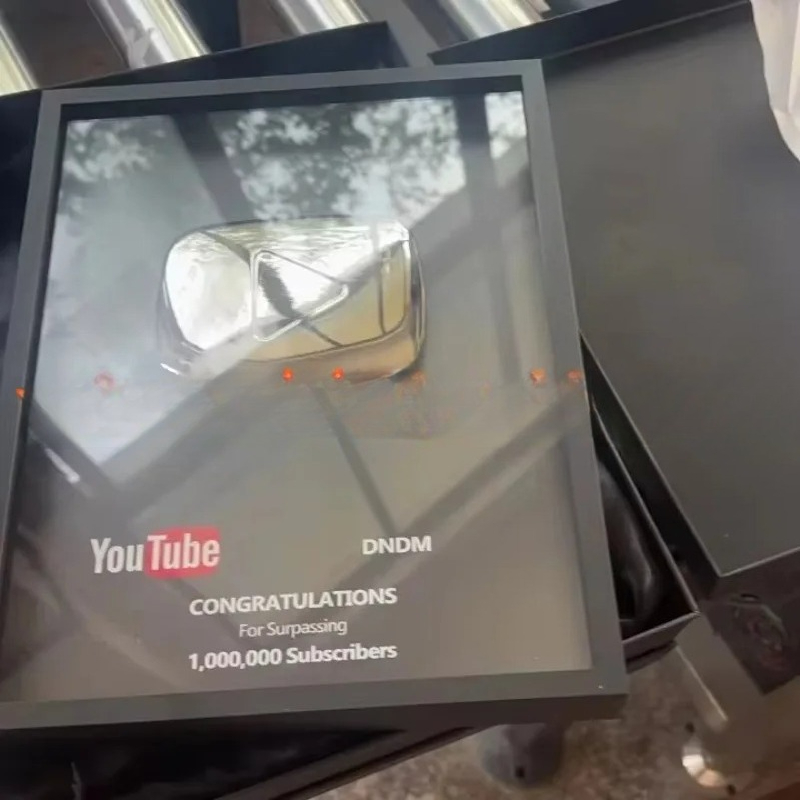YouTubeとBilibiliのゲームボタンロゴ賞ゴールド - Esports Gaming Trophy のレビューと価格