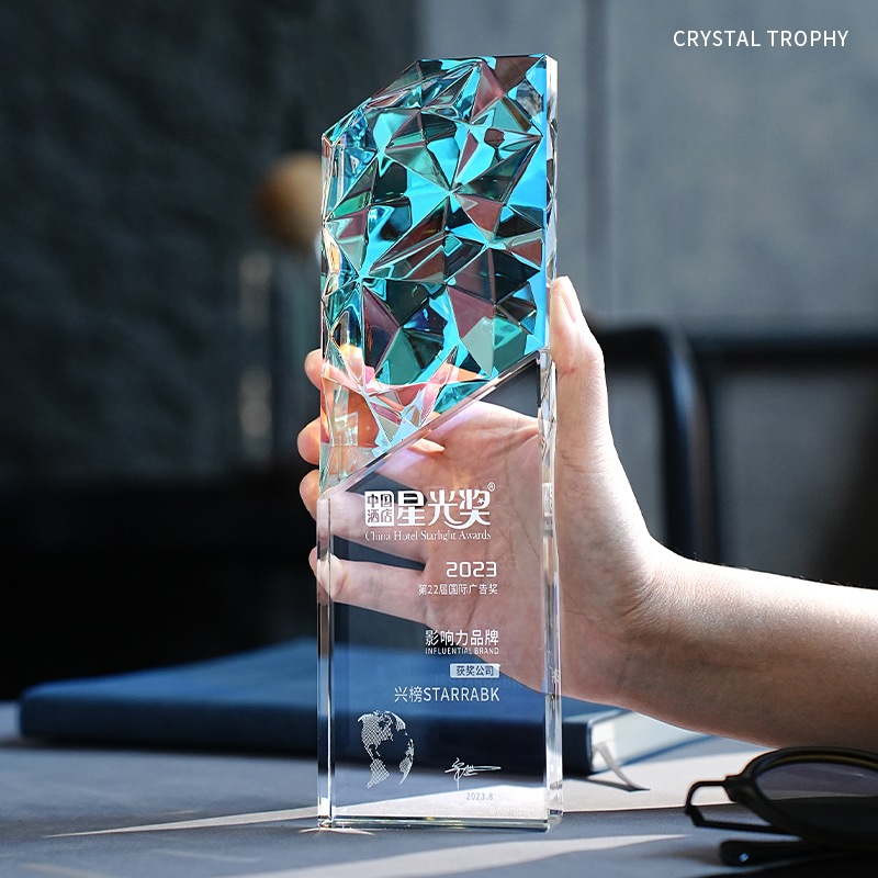 カスタマイズされたカラフルなクリスタルトロフィーパーソナライ - Esports Gaming Trophy のレビューと価格